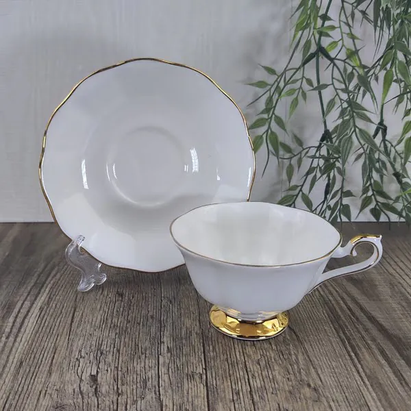 Royal Albert Val d’Or Kop en Schotel Ø kopje 10 cm 3 Royal Albert Val d’Or Kop en Schotel Ø kopje 10 cm 3