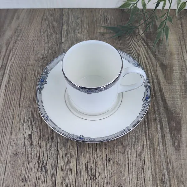 Wedgwood Amherst Koffiekop en Schotel recht 2
