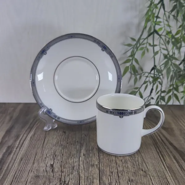 Wedgwood Amherst Koffiekop en Schotel recht 3 Wedgwood Amherst Koffiekop en Schotel recht 3