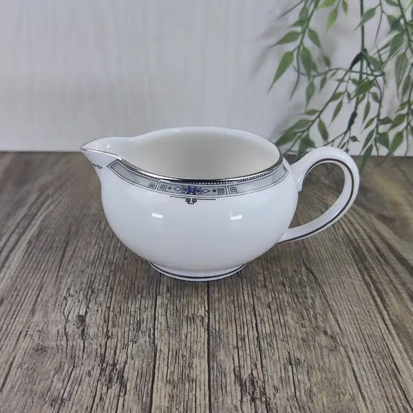Wedgwood Amherst Melk- Roomkannetje laag 1 Wedgwood Amherst Melk- Roomkannetje laag 1