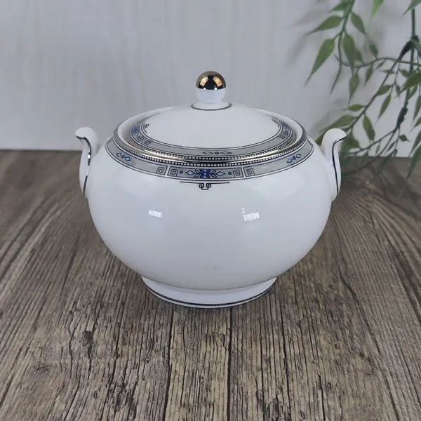 Wedgwood Amherst Suikerpot met Deksel laag 1 Wedgwood Amherst Suikerpot met Deksel laag 1