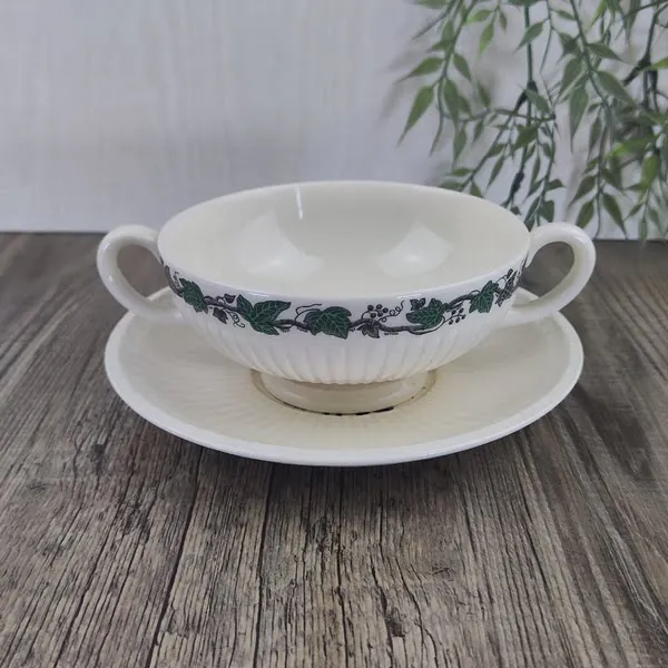 Wedgwood Stratford Soepkom met Schotel 1 Wedgwood Stratford Soepkom met Schotel 1
