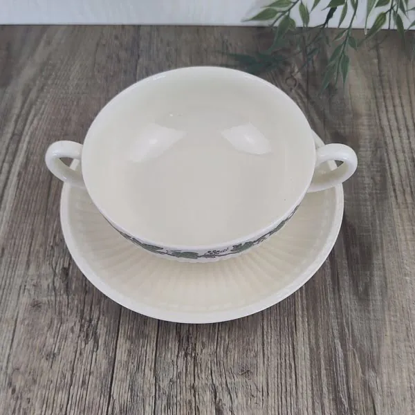 Wedgwood Stratford Soepkom met Schotel 2